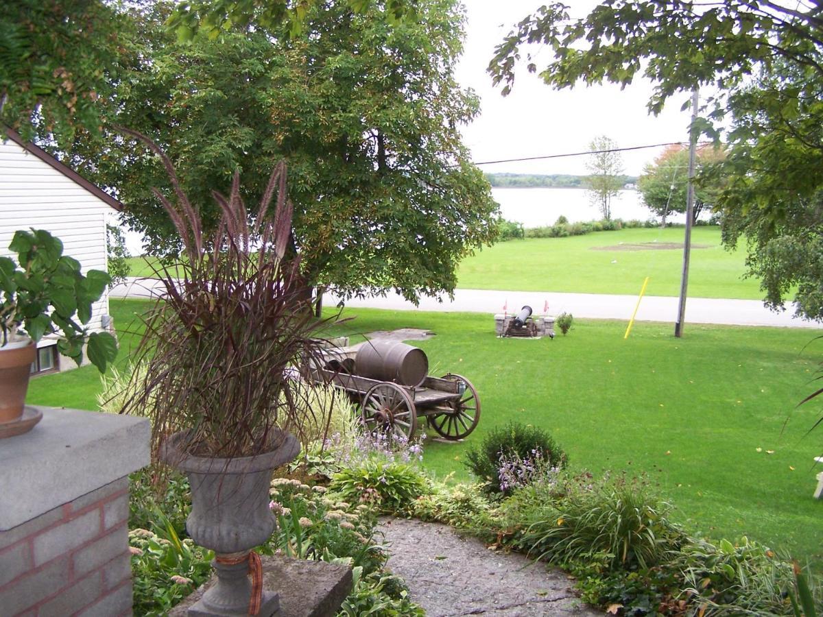 Creighton Manor Inn Bed & Breakfast Orillia Luaran gambar