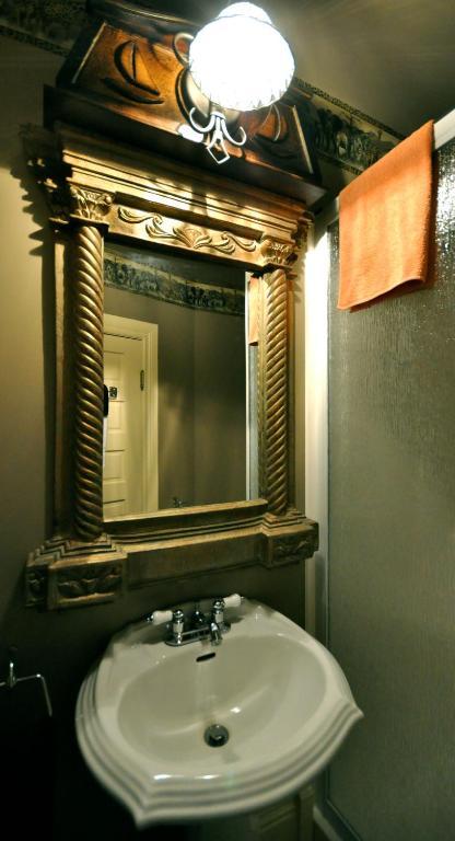Creighton Manor Inn Bed & Breakfast Orillia Bilik gambar