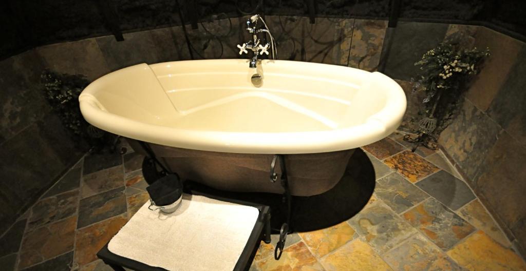 Creighton Manor Inn Bed & Breakfast Orillia Luaran gambar
